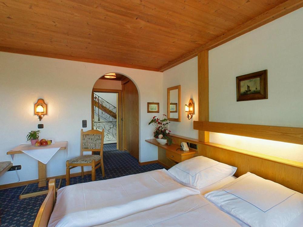 Hotel Alpina Hagnau am Bodensee Chambre photo
